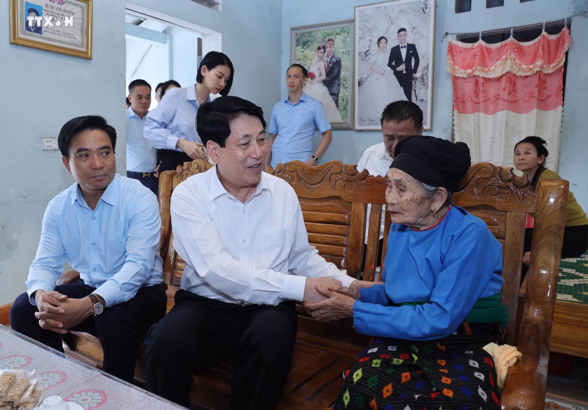 vna_potal_chu_tich_nuoc_luong_cuong_tham_cac_doi_tuong_chinh_sach_huyen_thuong_xuan_thanh_hoa_7738358.jpg