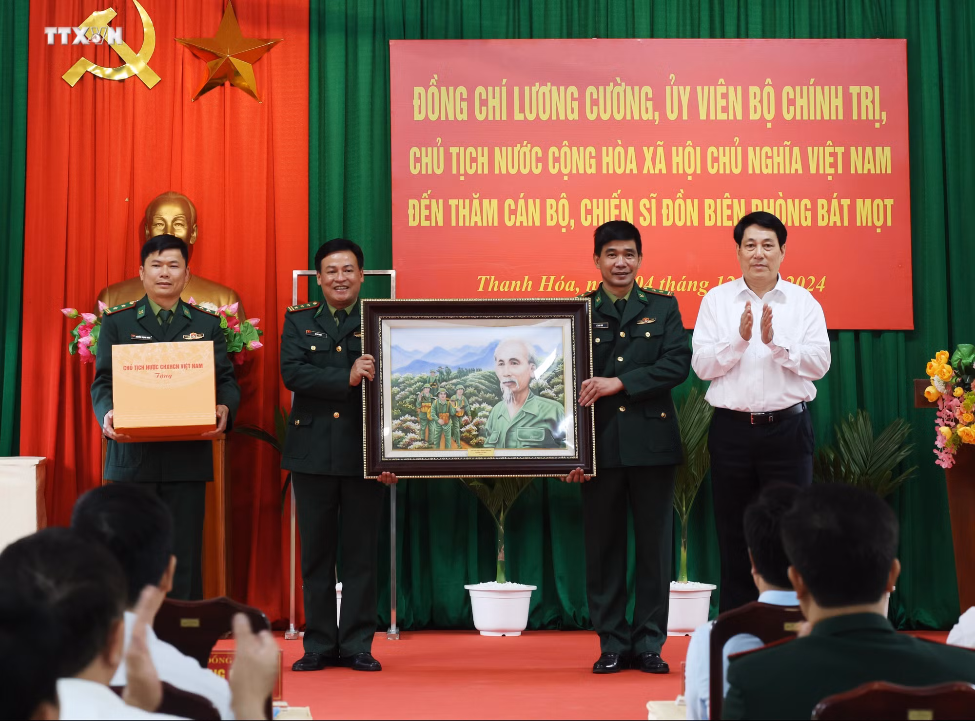 vna_potal_chu_tich_nuoc_luong_cuong_tham_don_bien_phong_bat_mot_thanh_hoa_7738324.jpg