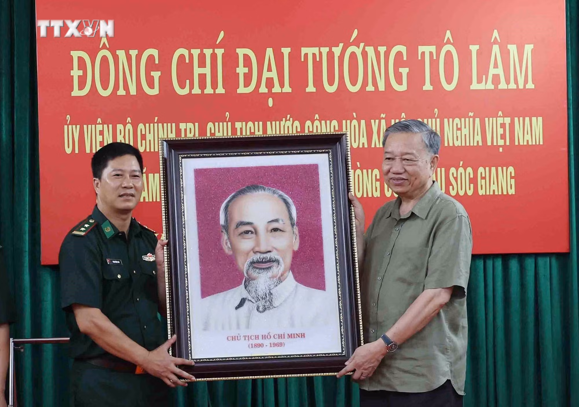 vna_potal_chu_tich_nuoc_to_lam_tham_don_bien_phong_cua_khau_soc_giang_7421908.jpg