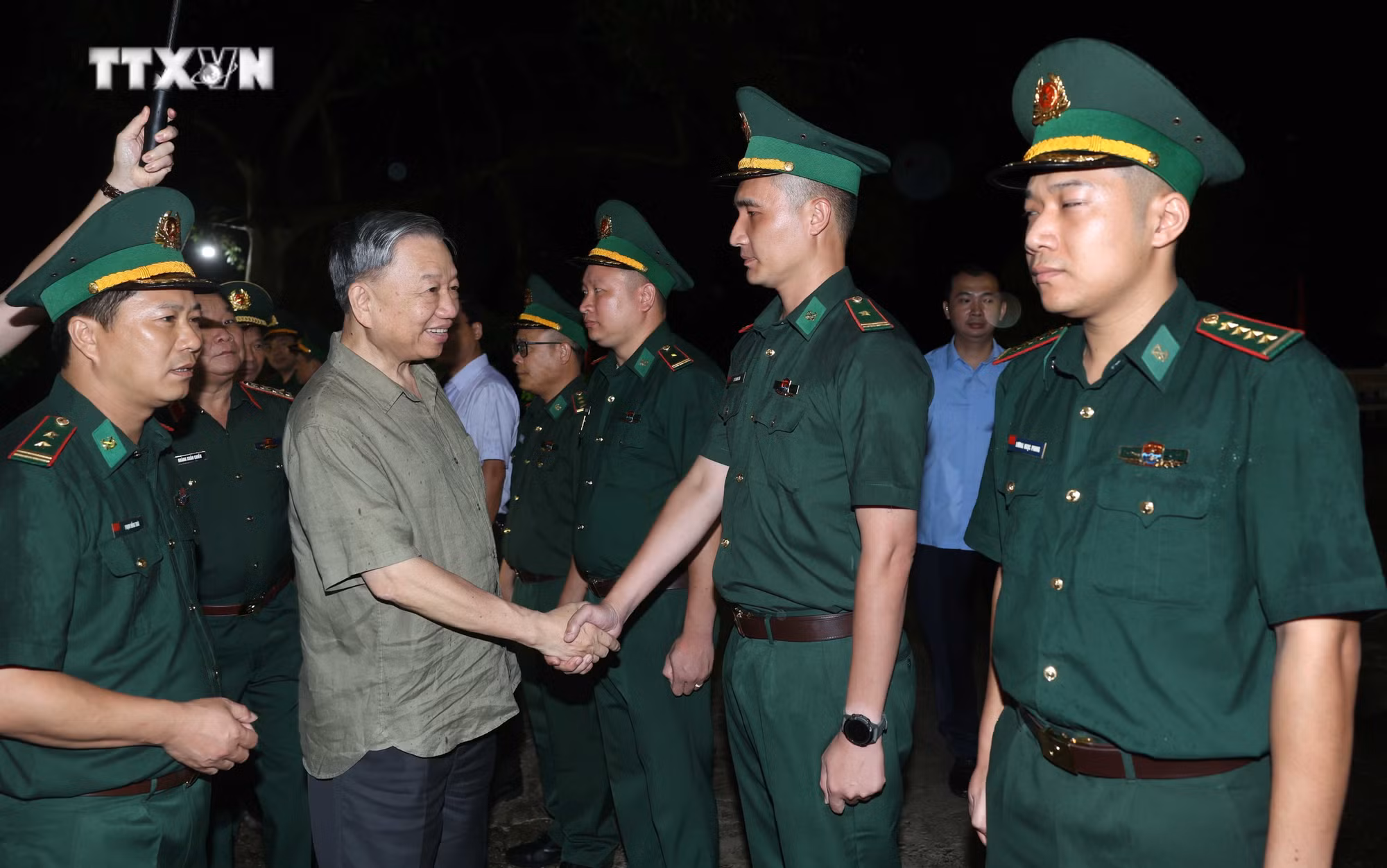 vna_potal_chu_tich_nuoc_to_lam_tham_don_bien_phong_cua_khau_soc_giang_7421894.jpg