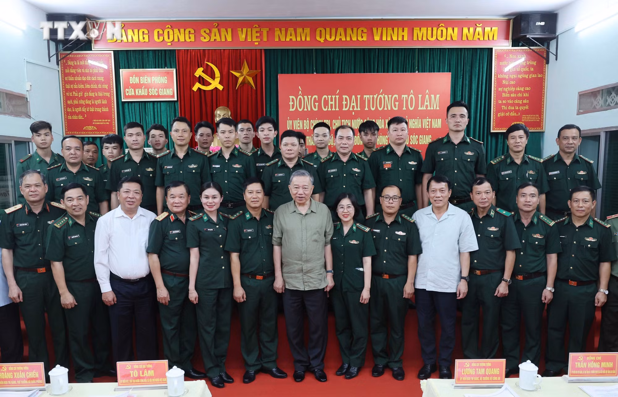 vna_potal_chu_tich_nuoc_to_lam_tham_don_bien_phong_cua_khau_soc_giang_7421911.jpg