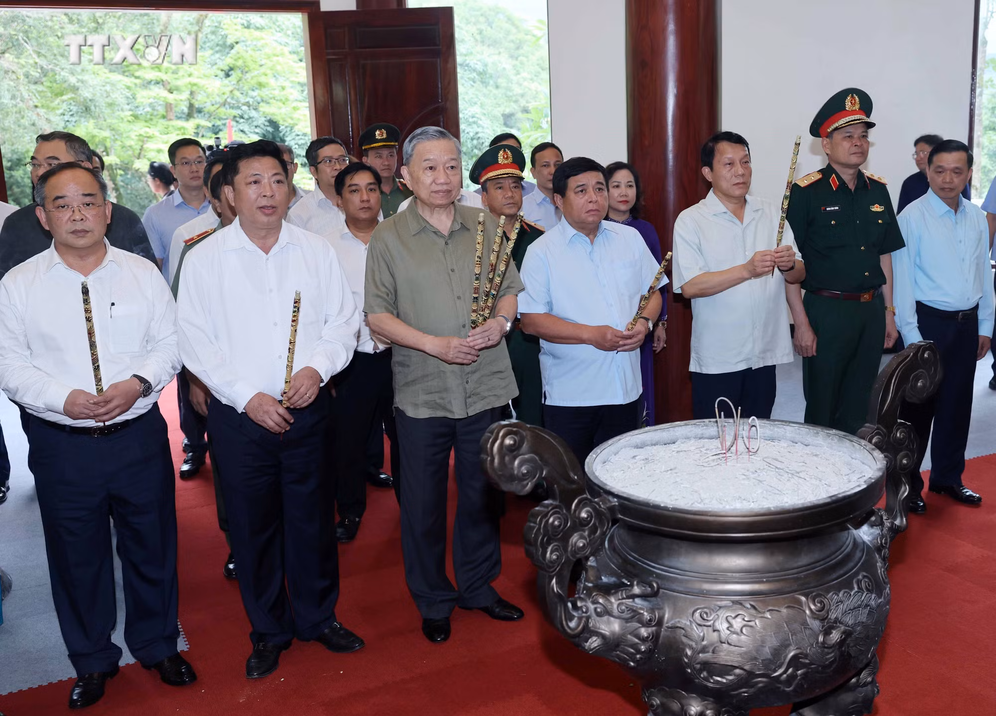 vna_potal_chu_tich_nuoc_to_lam_tham_noi_thanh_lap_doi_viet_nam_tuyen_truyen_giai_phong_quan_7421736.jpg