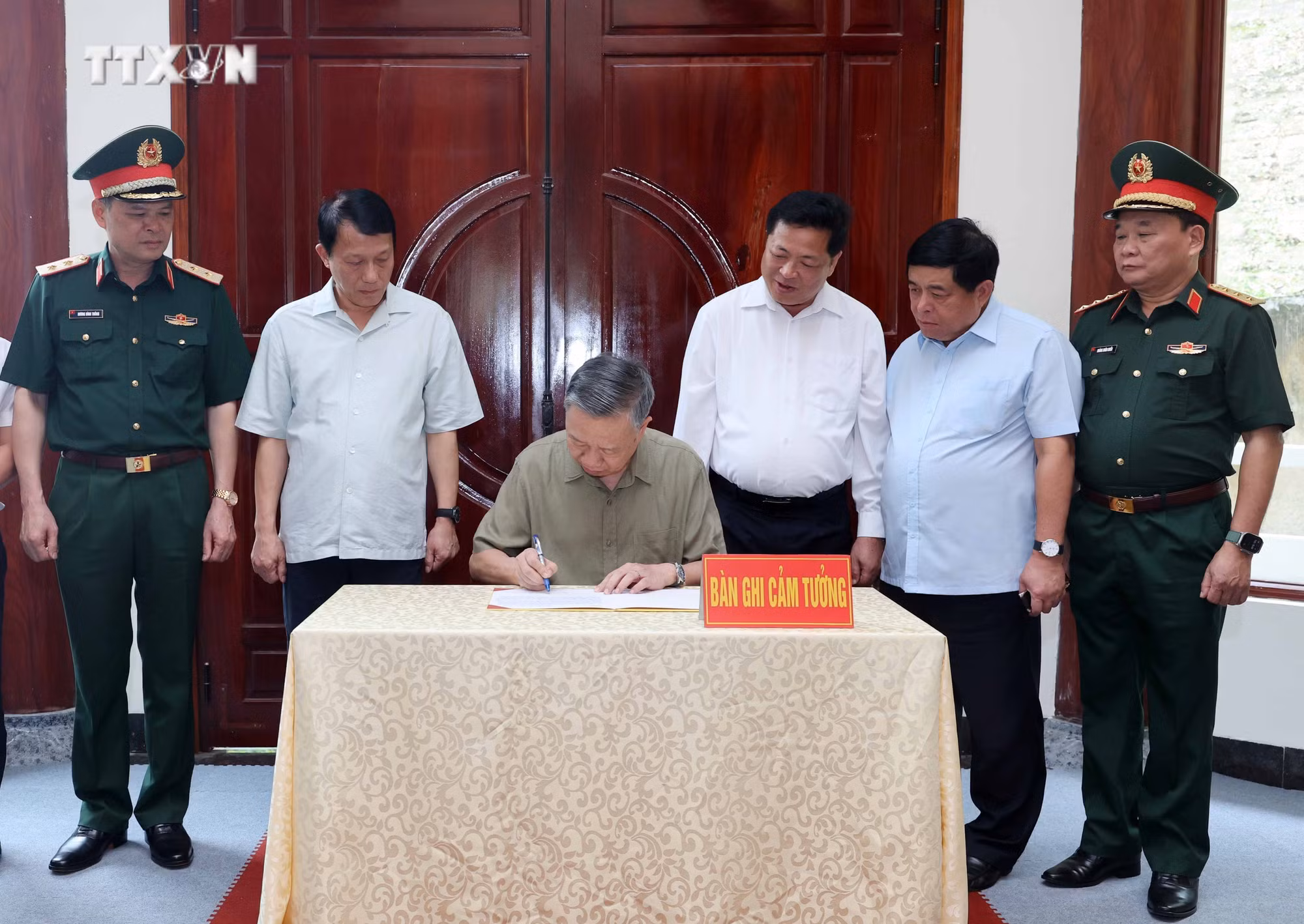 vna_potal_chu_tich_nuoc_to_lam_tham_noi_thanh_lap_doi_viet_nam_tuyen_truyen_giai_phong_quan_7421734.jpg