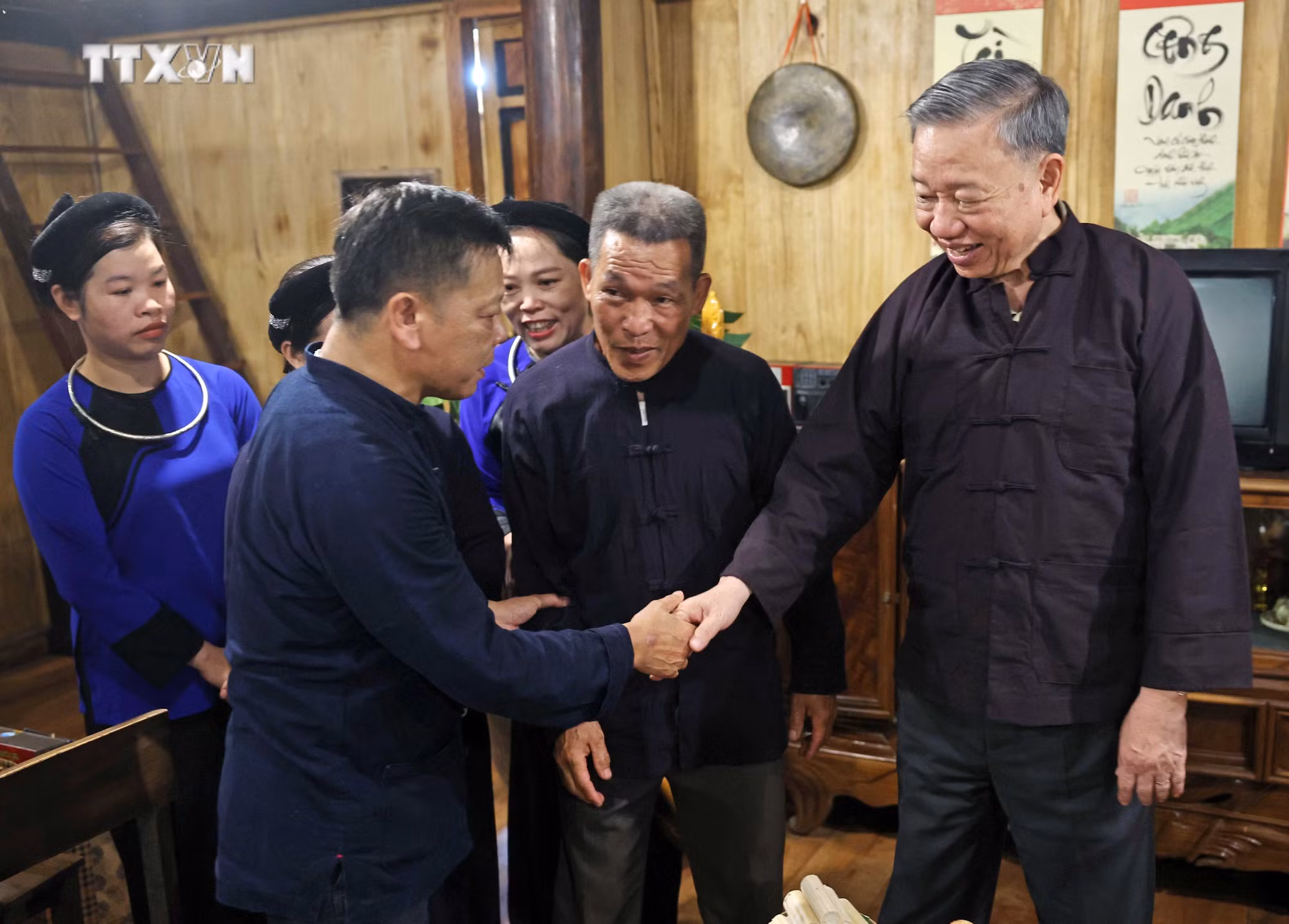 vna_potal_chu_tich_nuoc_to_lam_tiep_nhan_dan_xom_pac_bo_cao_bang_7421990 (1).jpg