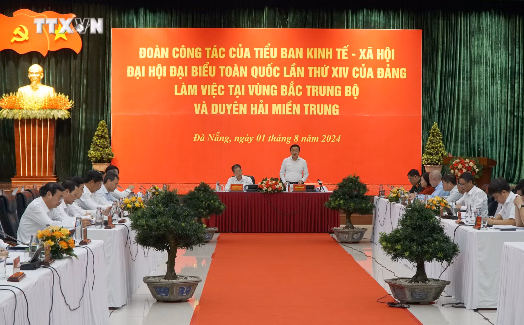 vna_potal_tieu_ban_kinh_te_-_xa_hoi_cua_dang_lam_viec_voi_cac_tinh_thanh_vung_bac_trung_bo_va_duyen_hai_mien_trung_7515318.jpg
