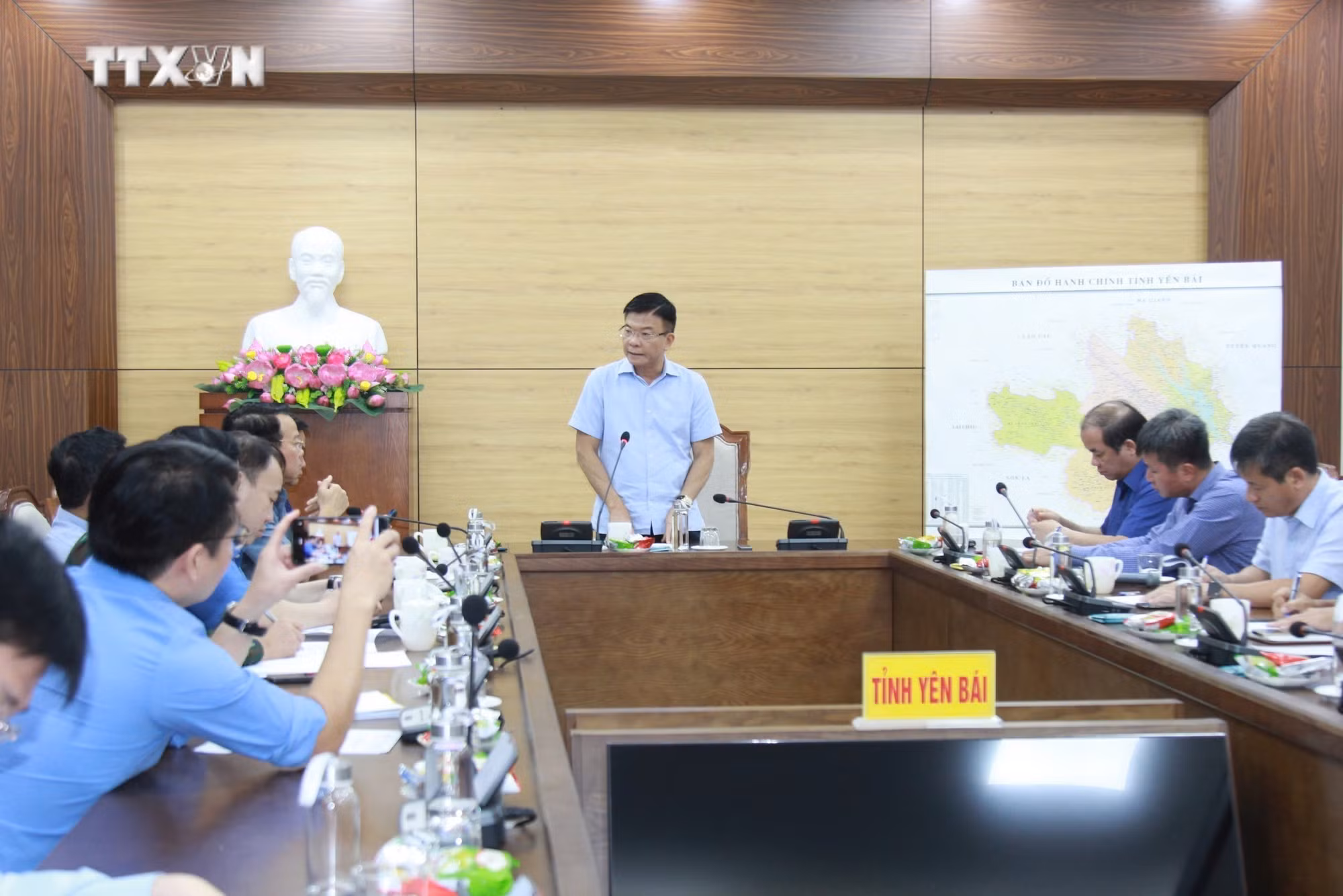 vna_potal_pho_thu_tuong_le_thanh_long_chi_dao_khac_phuc_thiet_hai_do_mua_lu_gay_ra_tai_yen_bai_7585254.jpg