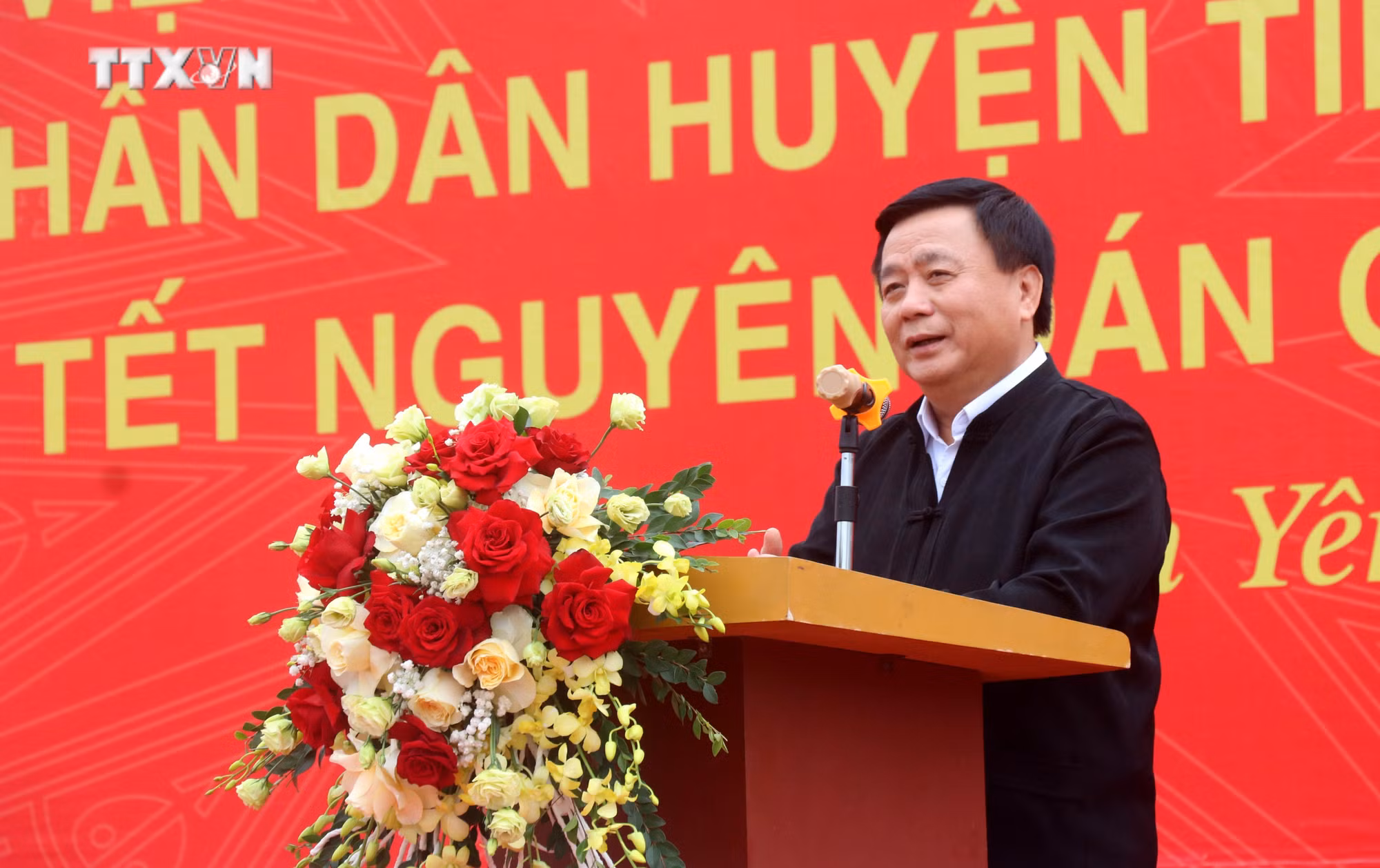 vna_potal_uy_vien_bo_chinh_tri_nguyen_xuan_thang_tham_va_tang_qua_tet_tai_tinh_quang_ninh_7208373.jpg