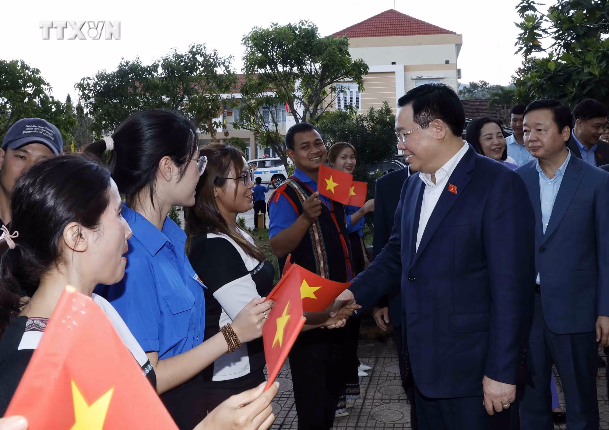 vna_potal_chu_tich_quoc_hoi_du_le_trao_ho_tro_kinh_phi_xay_dung_200_can_nha_dai_doan_ket_tai_khanh_hoa_7250921.jpg