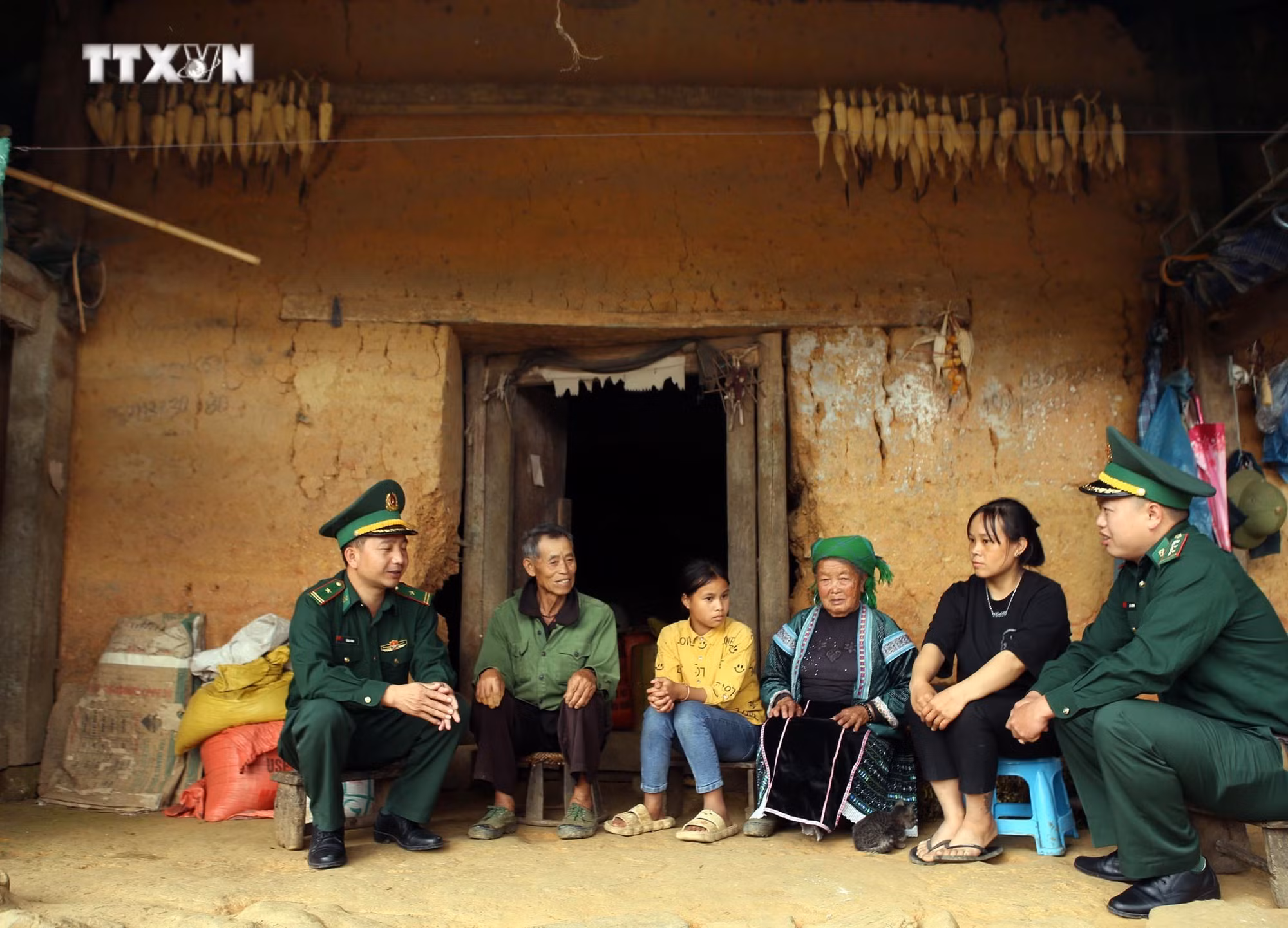vna_potal_don_bien_phong_dao_san_lam_tot_cong_tac_dan_van_vung_bien____7086054.jpg