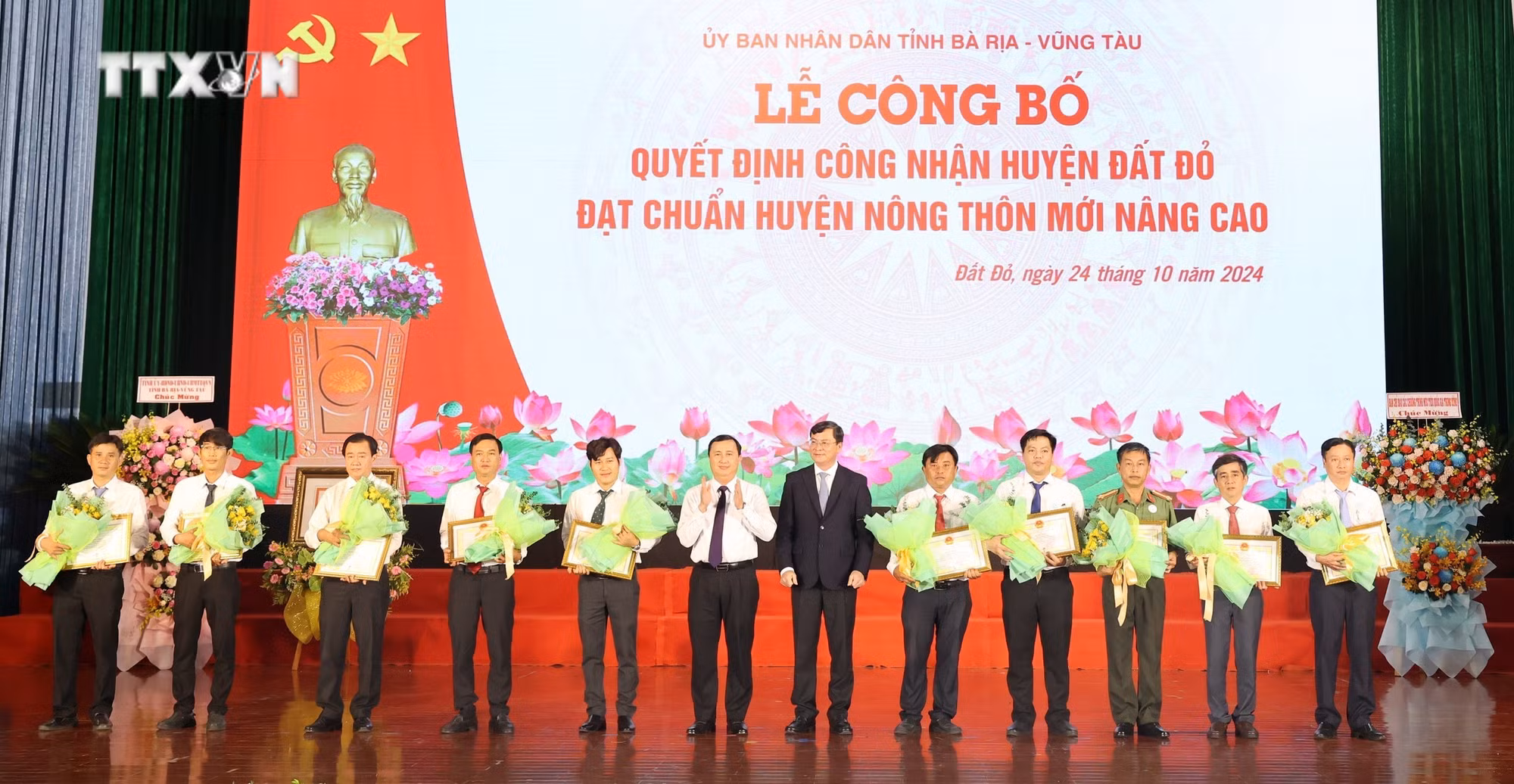 vna_potal_le_cong_bo_huyen_dat_do_dat_chuan_nong_thon_moi_nang_cao_nam_2023_7668663.jpg