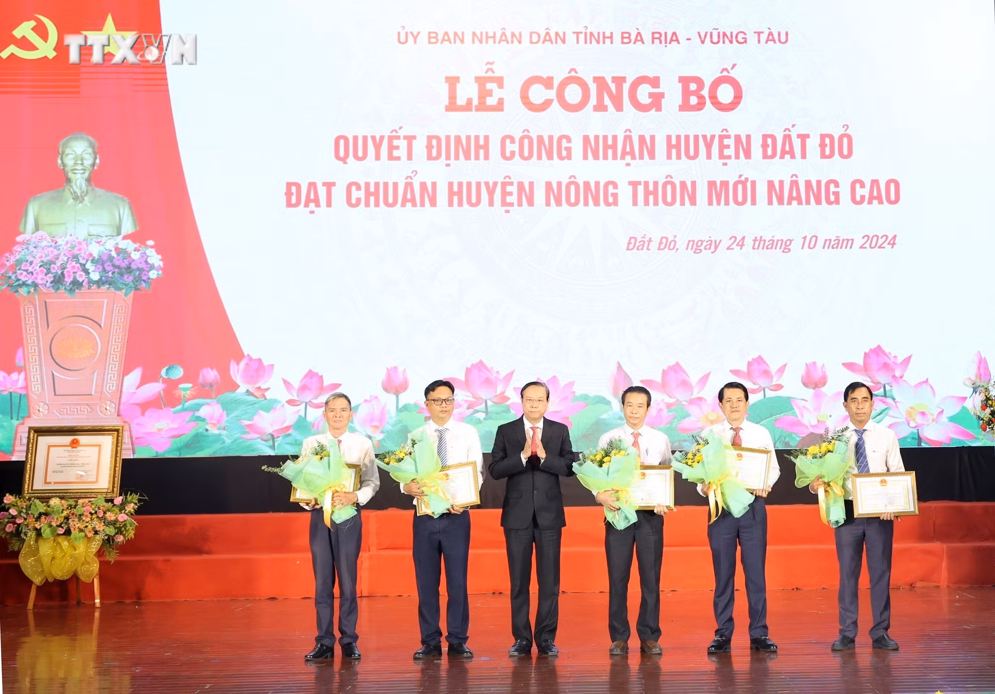 vna_potal_le_cong_bo_huyen_dat_do_dat_chuan_nong_thon_moi_nang_cao_nam_2023_7668678.jpg