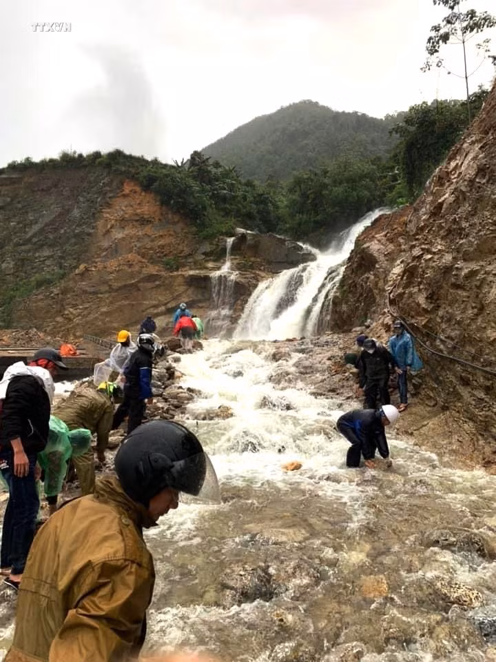 vna_potal_sat_lo_do_mua_lon_tai_ha_giang_3_nguoi_thuong_vong_7522157.jpg