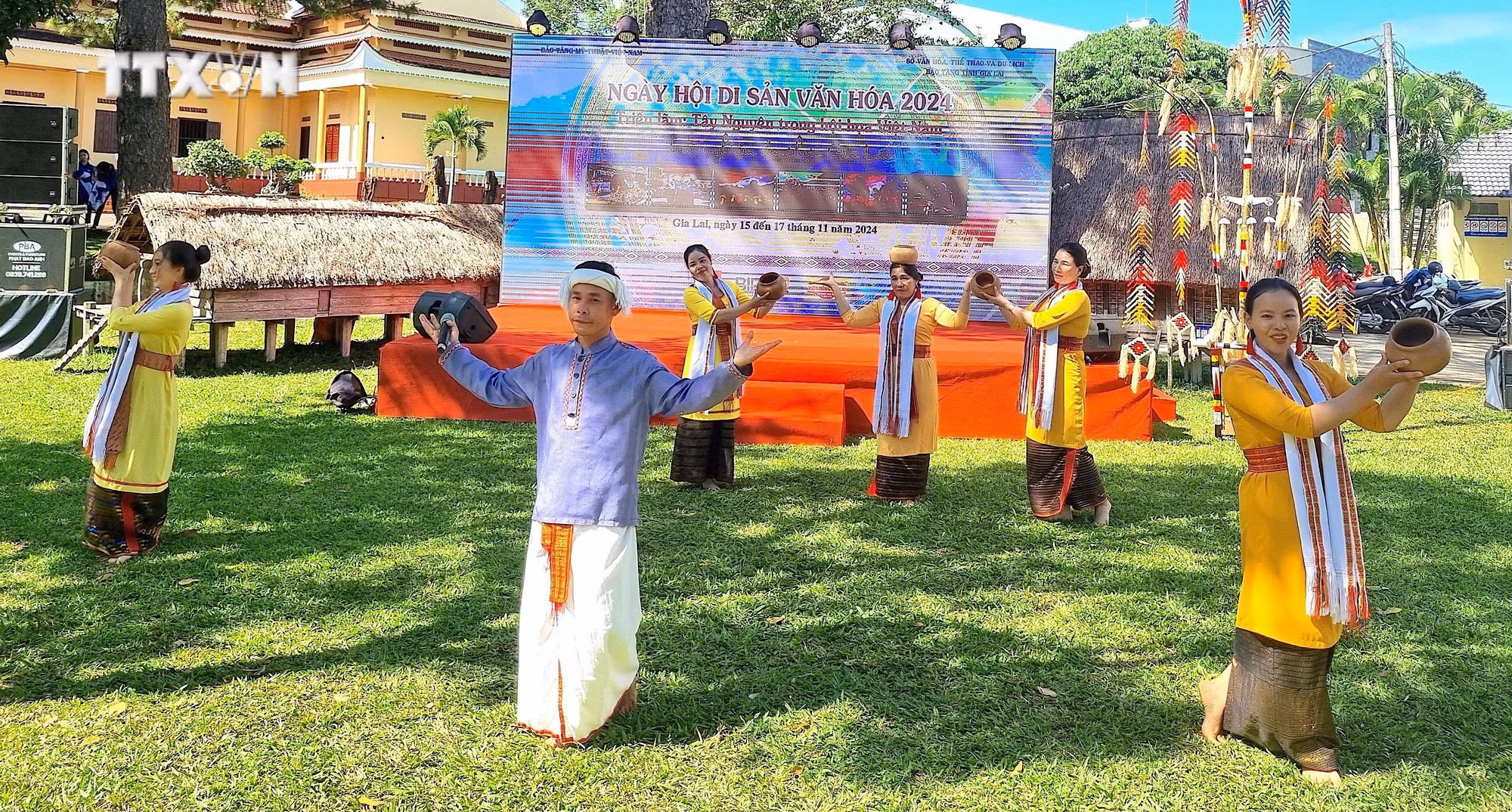 vna_potal_ngay_hoi_van_hoa_di_san_2024_ton_vinh_net_dep_van_hoa_viet_7706899.jpg