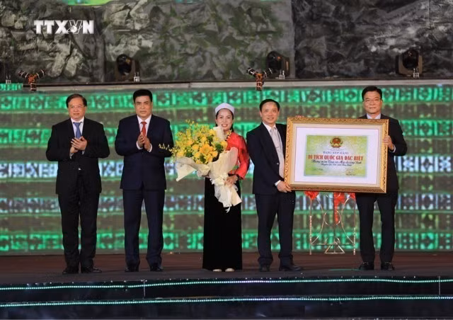 vna_potal_pho_thu_tuong_le_thanh_long_du_khai_mac_tuan_van_hoa_-_du_lich_tinh_hoa_binh_nam_2024_7707702.jpg