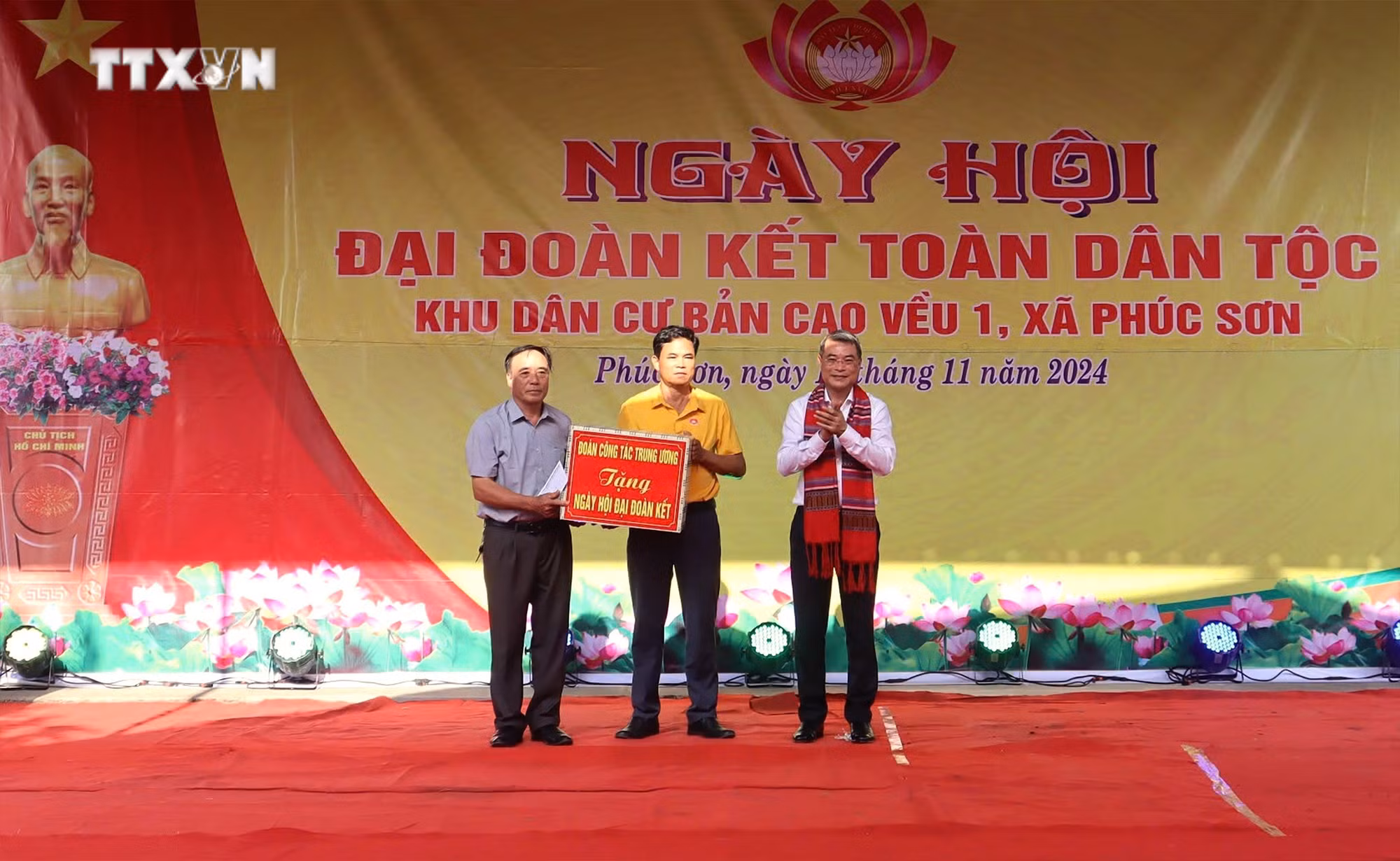 vna_potal_truong_ban_to_chuc_trung_uong_du_ngay_hoi_dai_doan_ket_toan_dan_toc_o_nghe_an_7707645.jpg
