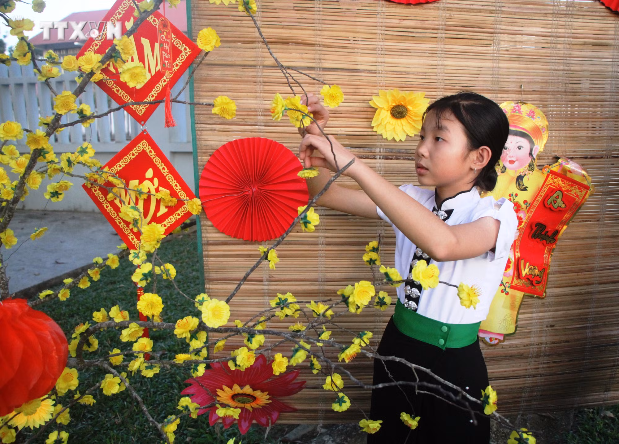 vna_potal_dien_bien_cham_lo_tet_cho_tre_em_ngheo_co_hoan_canh_dac_biet_kho_khan_7213875.jpg