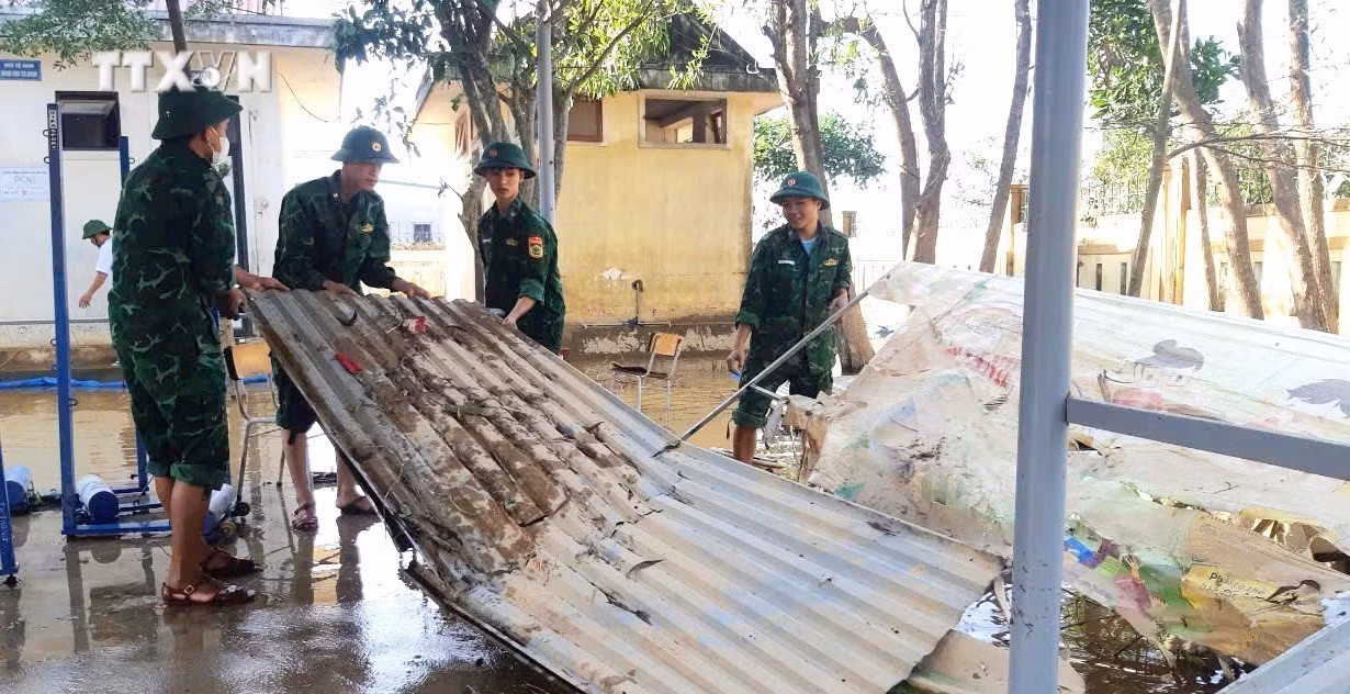 vna_potal_quang_binh_bo_doi_bien_phong_ho_tro_nguoi_tai_thiet_cuoc_song_sau_mua_lu_7683179.jpg