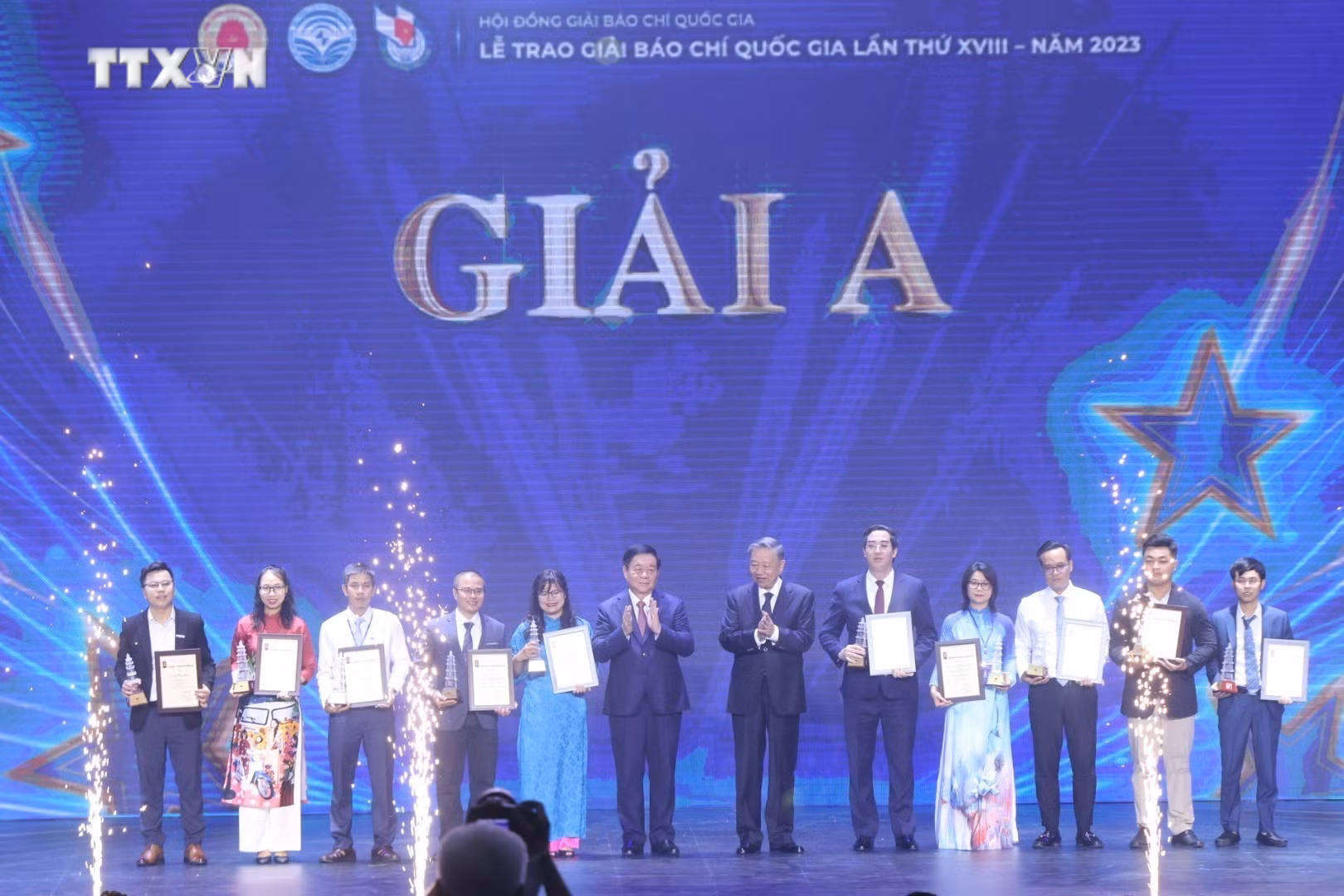 vna_potal_le_trao_giai_bao_chi_quoc_gia_lan_thu_xviii_nam_2023_7443149.jpg