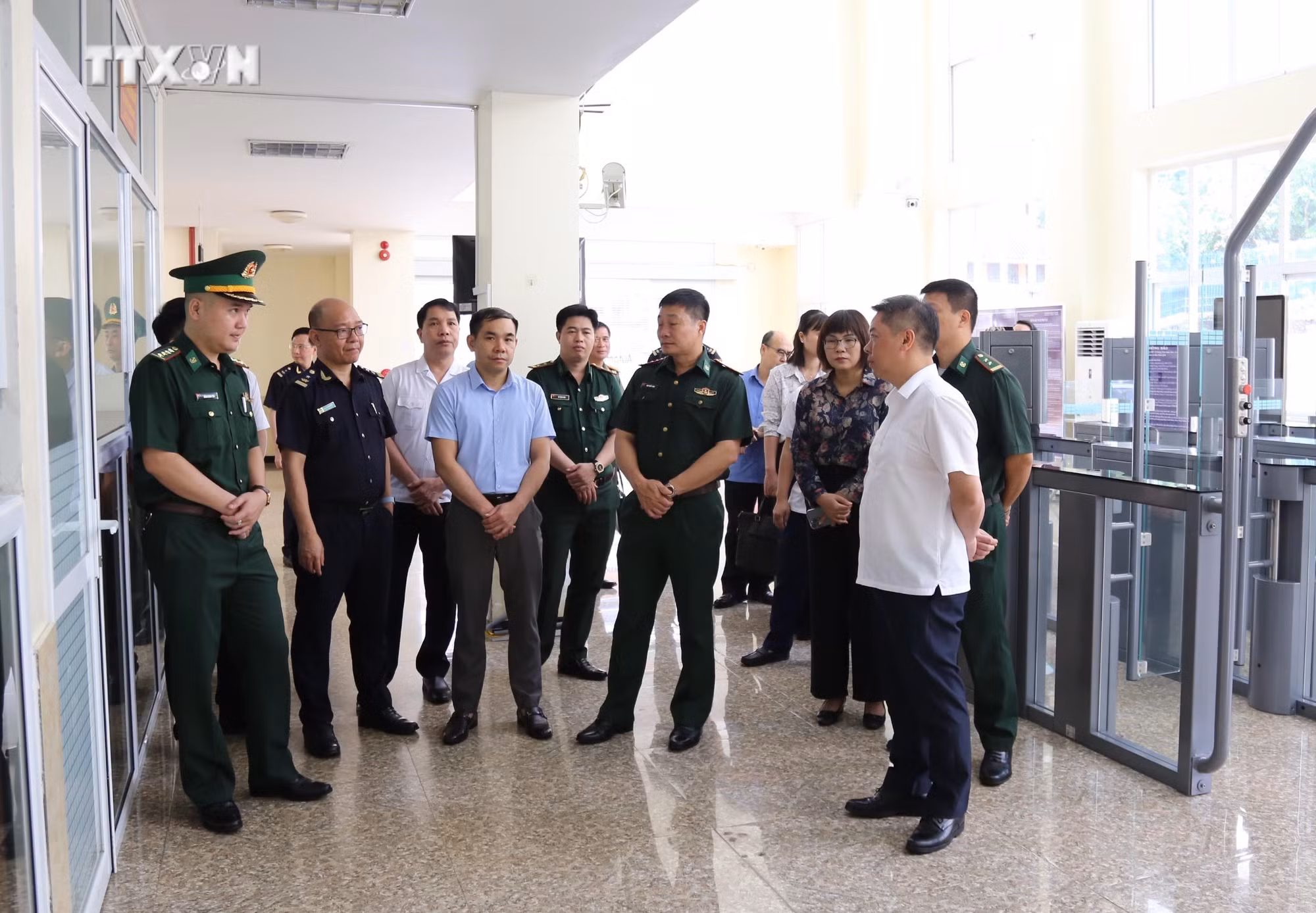 vna_potal_lanh_dao_tinh_lang_son_kiem_tra_cong_tac_xuat_nhap_khau_xuat_nhap_canh__7442703.jpg