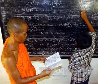 Trà Vinh dành hơn 2 tỷ đồng mỗi năm hỗ trợ dạy và học chữ Khmer trong nhà chùa