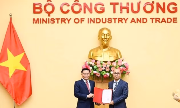 Công bố và trao quyết định bổ nhiệm Thứ trưởng Bộ Công Thương