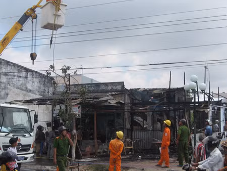 Hỏa hoạn thiêu rụi 2 căn nhà ảnh 1