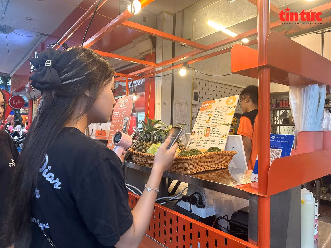 Dịch vụ cà phê, đồ ăn đắt khách trước giờ sơ duyệt A80