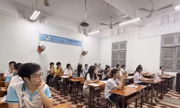 Thi vào lớp 10: Áp lực tuyển sinh không chỉ nằm ở số môn thi