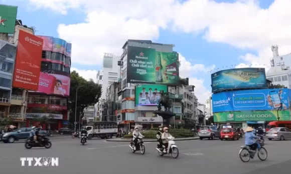 Xây dựng cơ chế quản lý, mở không gian quảng cáo ngoài trời