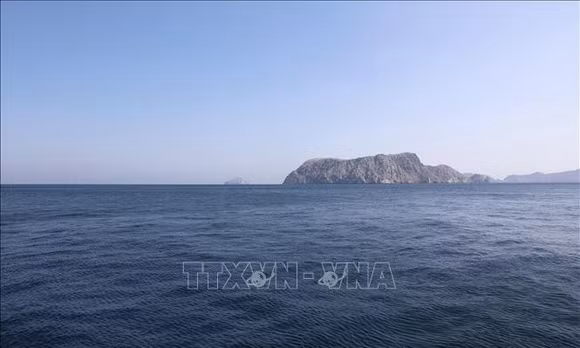 Iran, Oman nhất trí về tuyến hàng hải mới qua eo biển Hormuz
