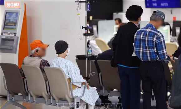 'Gánh nặng kép' với các bệnh không lây nhiễm