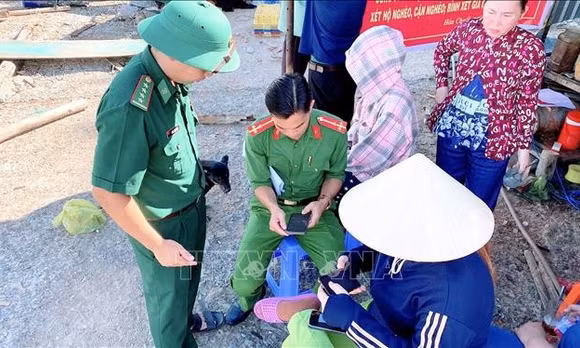 Hỗ trợ người dân đảo tiền tiêu nâng cao kỹ năng ứng dụng công nghệ thông tin