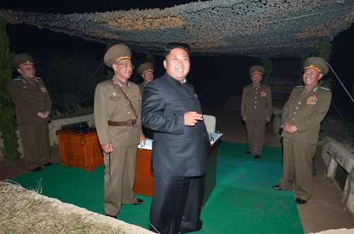 Những buổi thị sát vui vẻ của ông Kim Jong-un ảnh 8