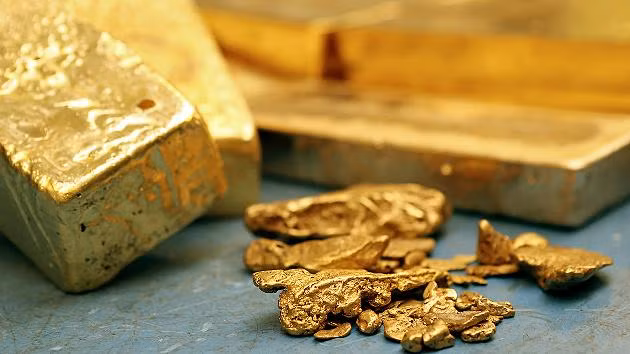 Giá vàng thế giới rơi xuống 'đáy' 3 tháng ảnh 1