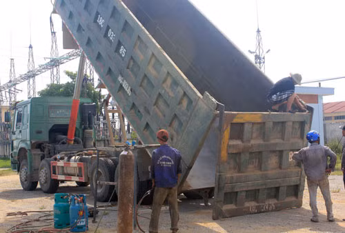 Cắt thùng 5 xe tải vượt 600% tải trọng cho phép ảnh 1