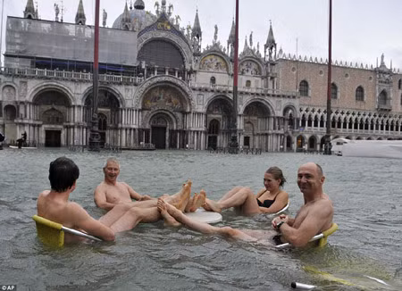 Ngắm thành phố Venice xinh đẹp ngập chìm trong nước ảnh 9