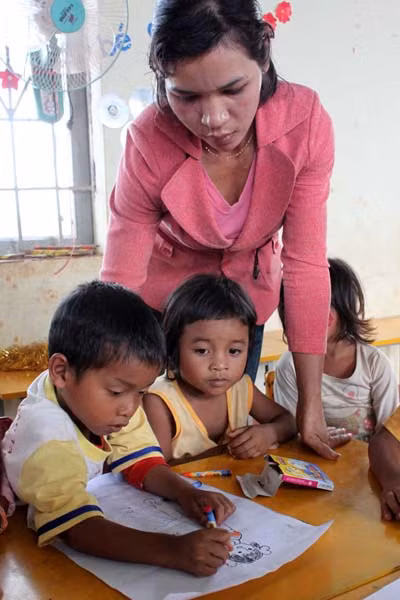 Cô giáo trẻ tình nguyện đến vùng khó khăn ảnh 1