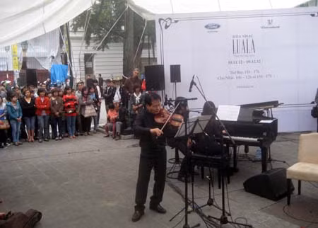 Luala Concert Thu Đông 2012: Vừa trở lại đã hút khán giả ảnh 1