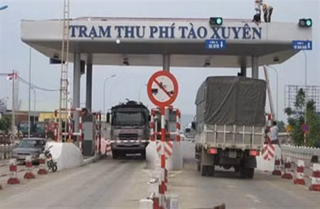 Bức xúc ở Trạm thu phí Tào Xuyên ảnh 1