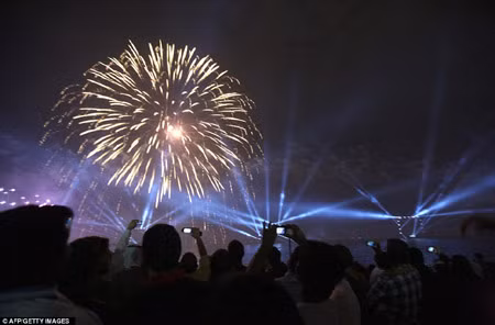 Kỷ lục màn bắn pháo hoa ở Kuwait ảnh 13