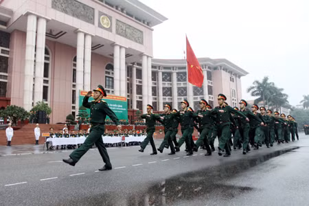 Xem sĩ quan quân đội thi điều lệnh ảnh 1