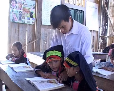 Thắp sáng ước mơ cho học trò dân tộc thiểu số ảnh 1