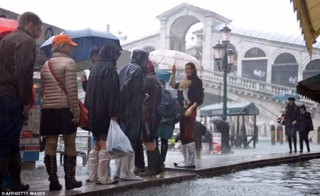Ngắm thành phố Venice xinh đẹp ngập chìm trong nước ảnh 2