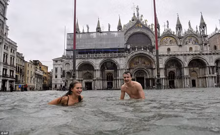 Ngắm thành phố Venice xinh đẹp ngập chìm trong nước ảnh 10