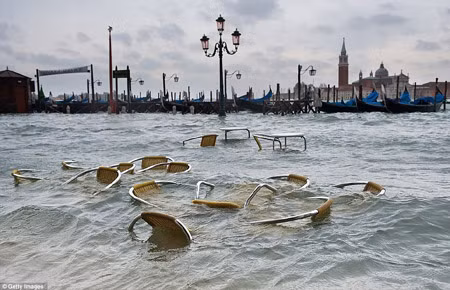 Ngắm thành phố Venice xinh đẹp ngập chìm trong nước ảnh 1