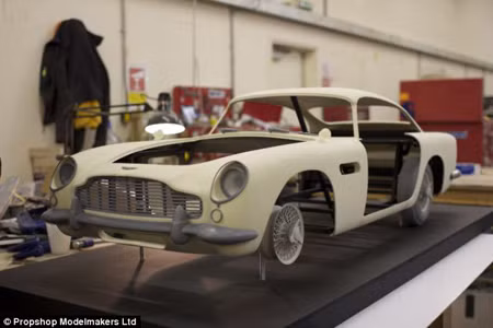 Bí ẩn đằng sau chiếc Aston Martin của James Bond ảnh 1