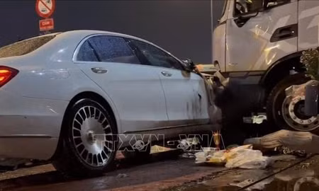 Xe Mercedes gây tai nạn liên hoàn, một người tử vong