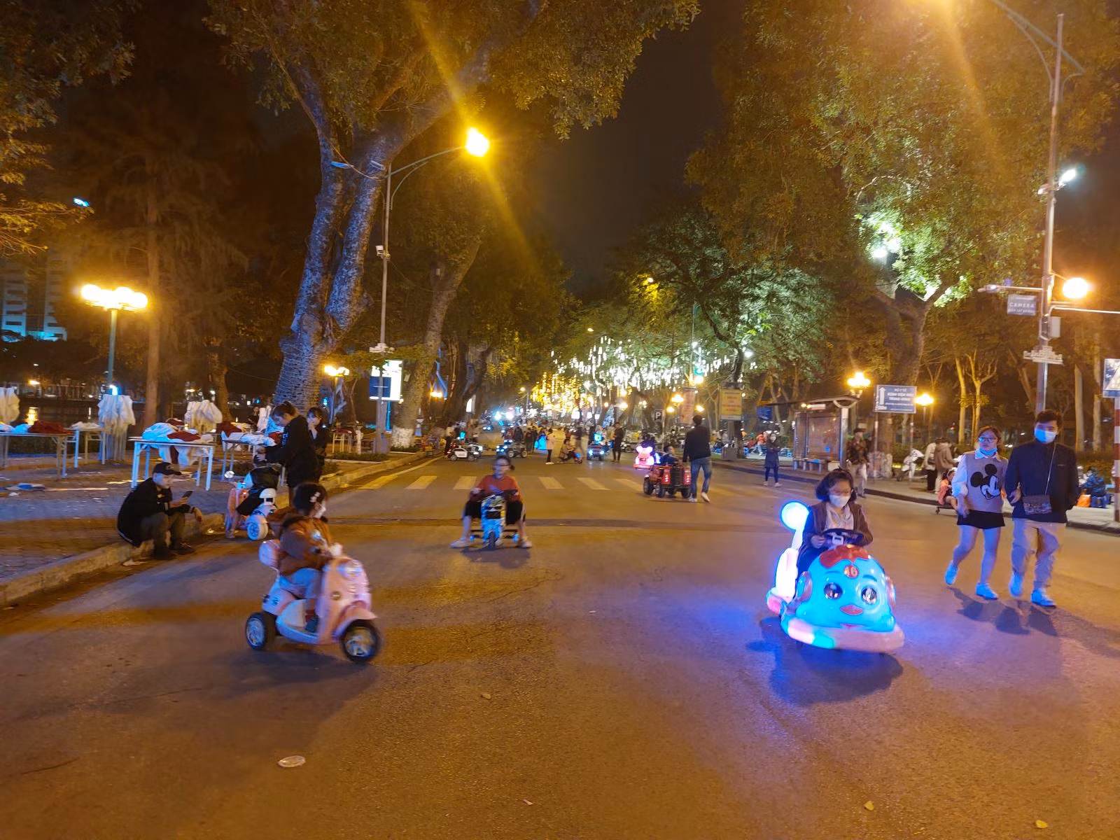 Không gian đi bộ phố Trần Nhân Tông.