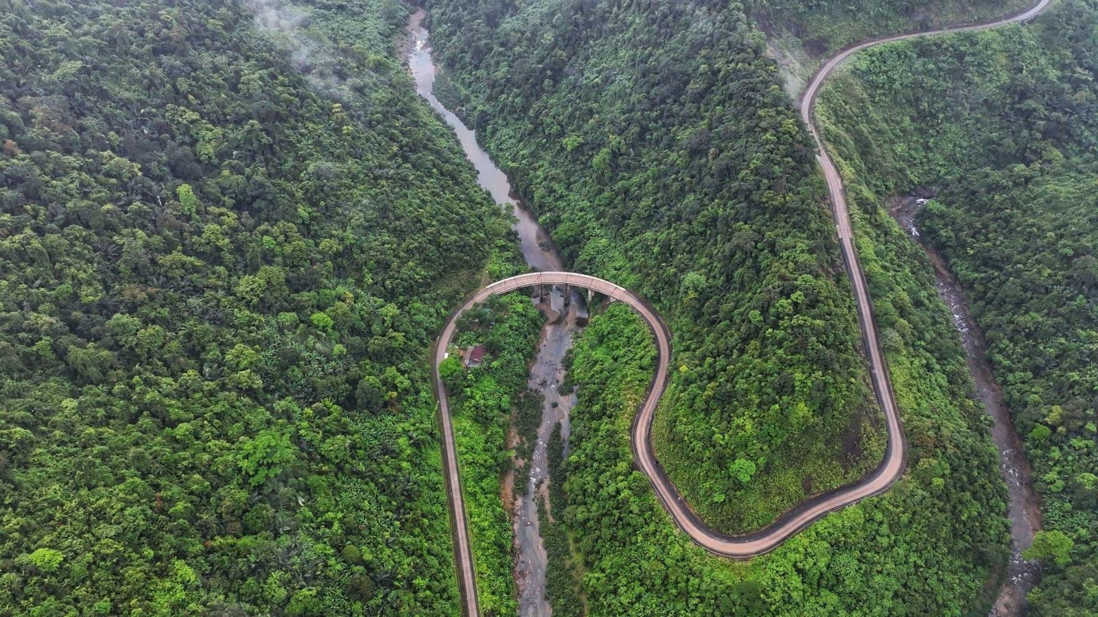 Đường Hồ Chí Minh qua Khu dự trữ Thiên nhiên Động Châu - Khe Nước Trong (Quảng Bình)