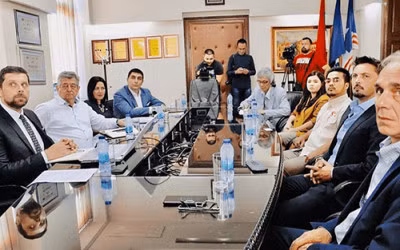Ông Mai Vũ Minh (trong ảnh thứ 3 từ phải sang) trong chuyến thăm TRB Group tại Cộng hòa Srpska (Bosnia-Herzegovina)